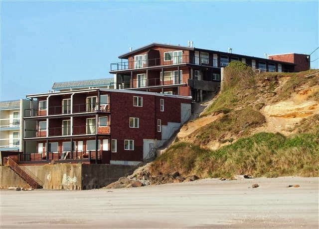 Image - Beachfront Manor Hotel
