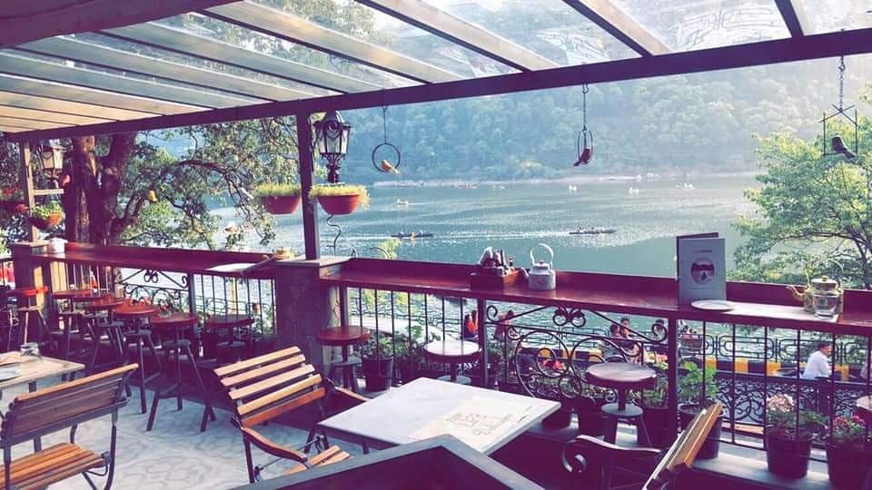 Image - Café Lakeside