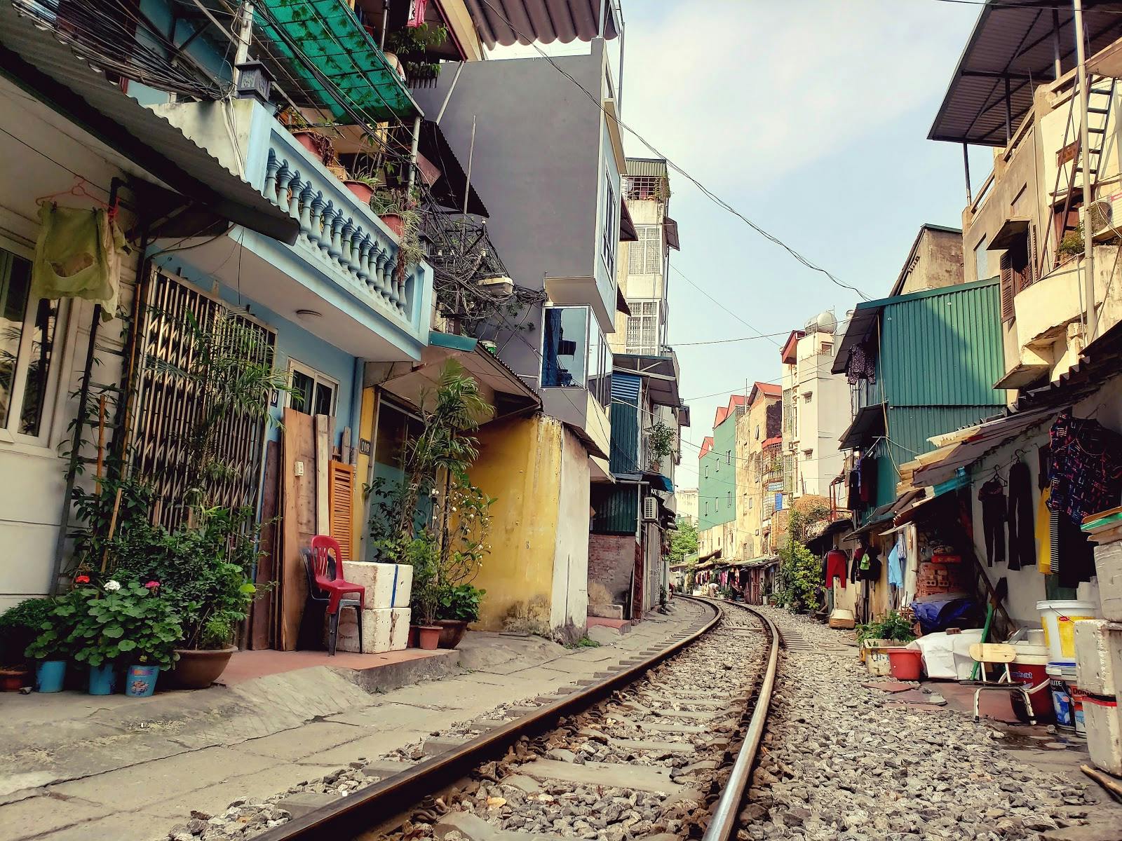 Image - Hanoi Street Train