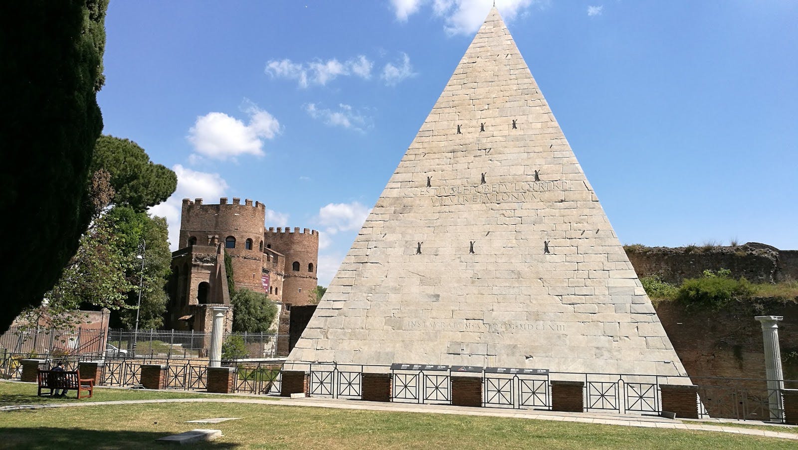 Image - Pyramid of Caius Cestius
