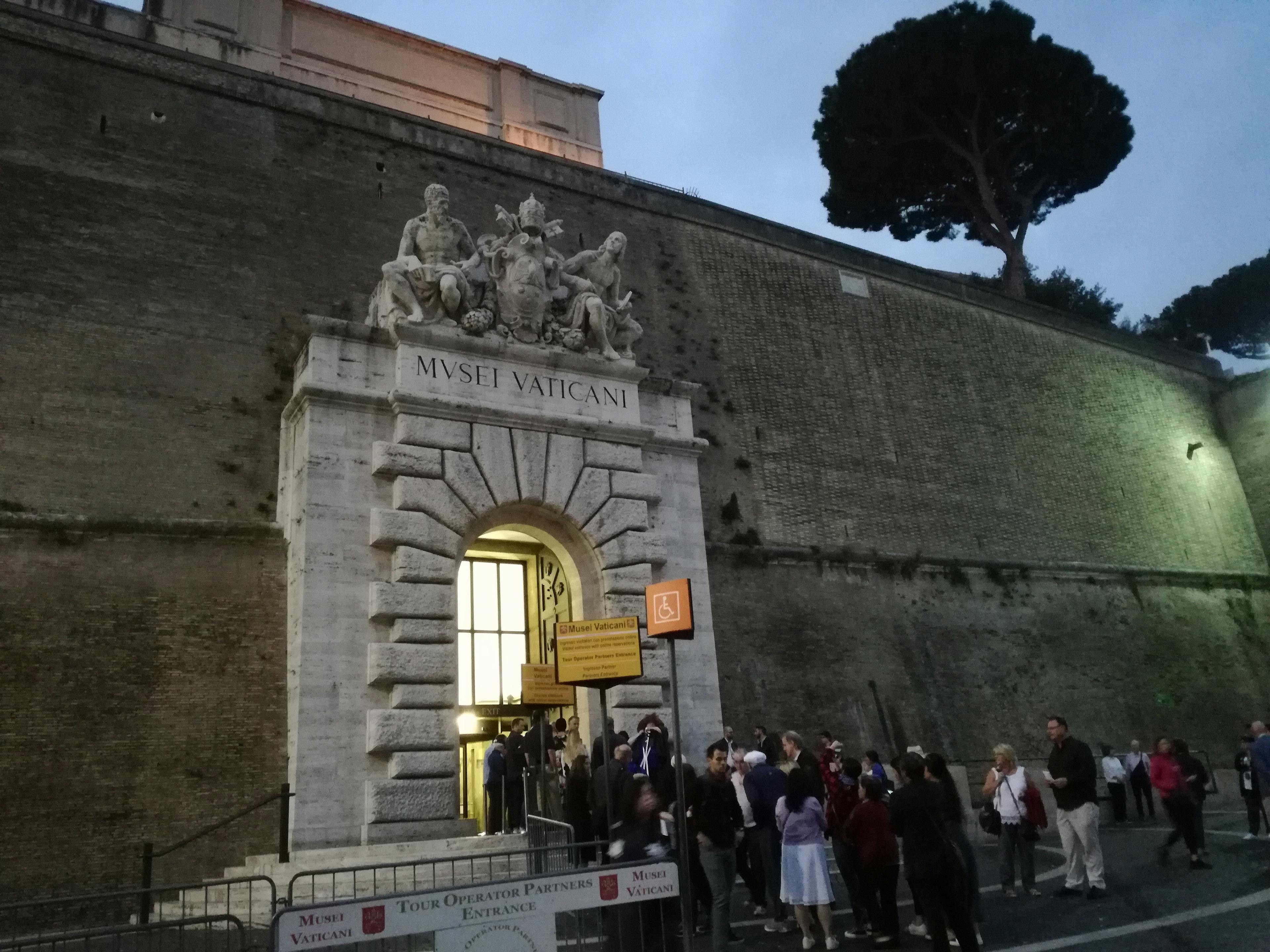 Image - Vatican By Night Tour -Best Of Vatican Tour_457937