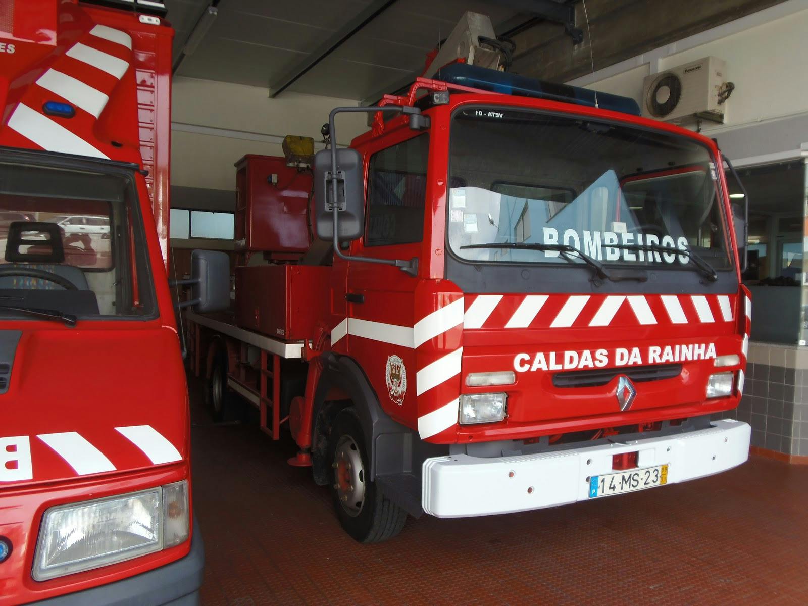 Image - Volunteer firefighters from Caldas da Rainha