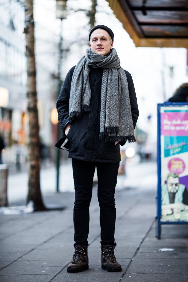 An oversized scarf - How to dress in Reykjavik