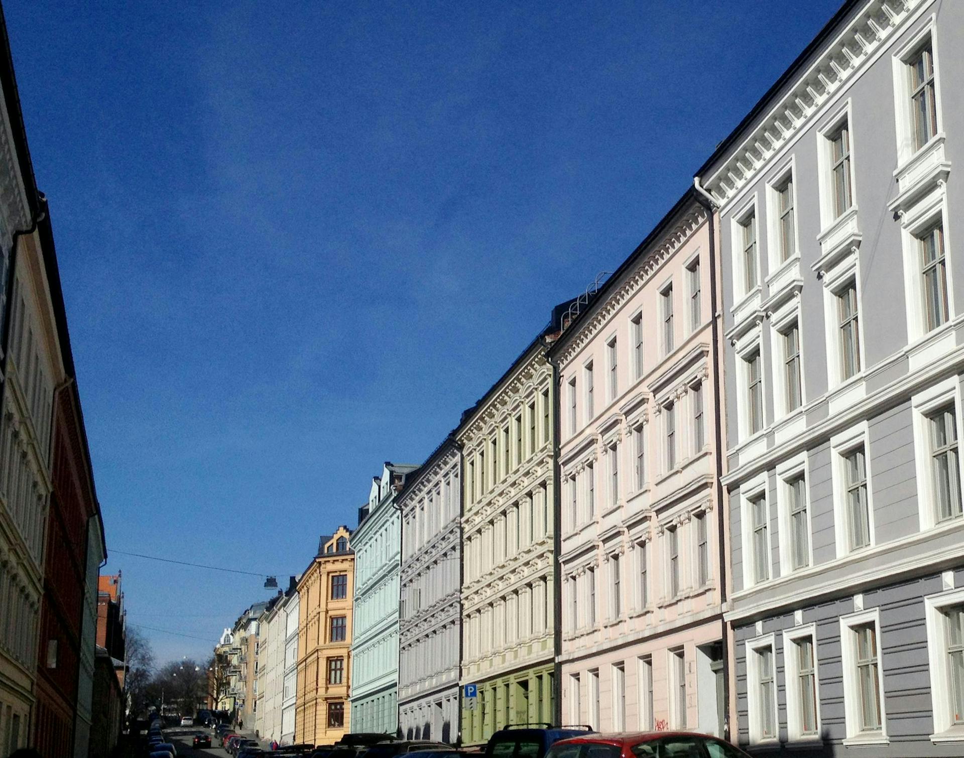 Pastel-coloured façades on a clear day in Grünerløkka