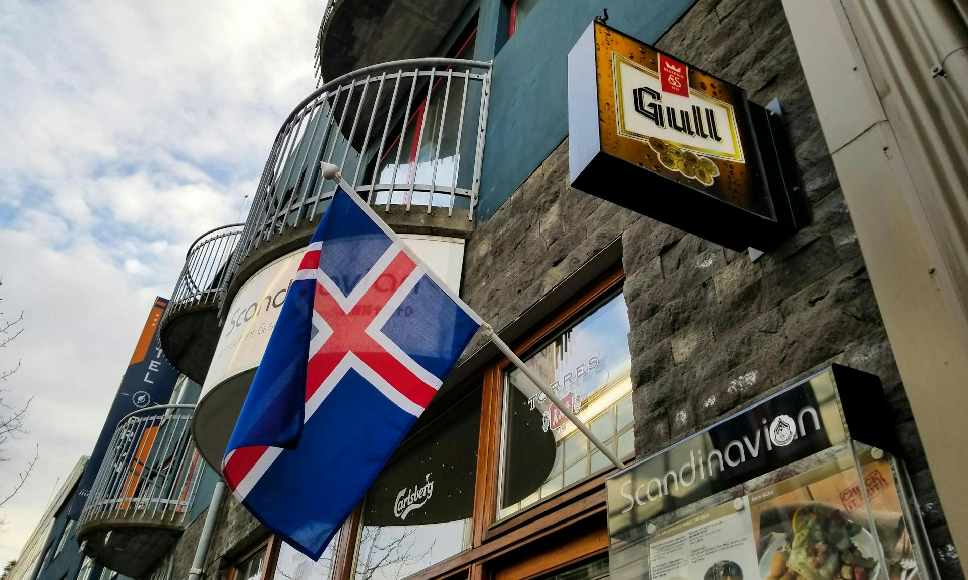 Icelandic flag and a pub sign for Gull