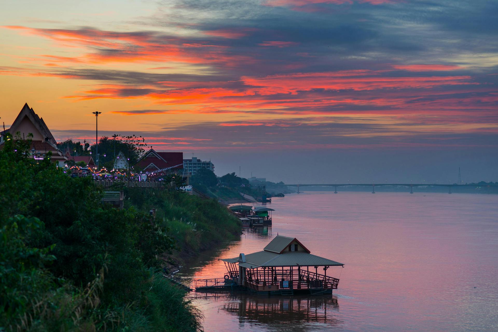 Sunset on the Nong Khai. 