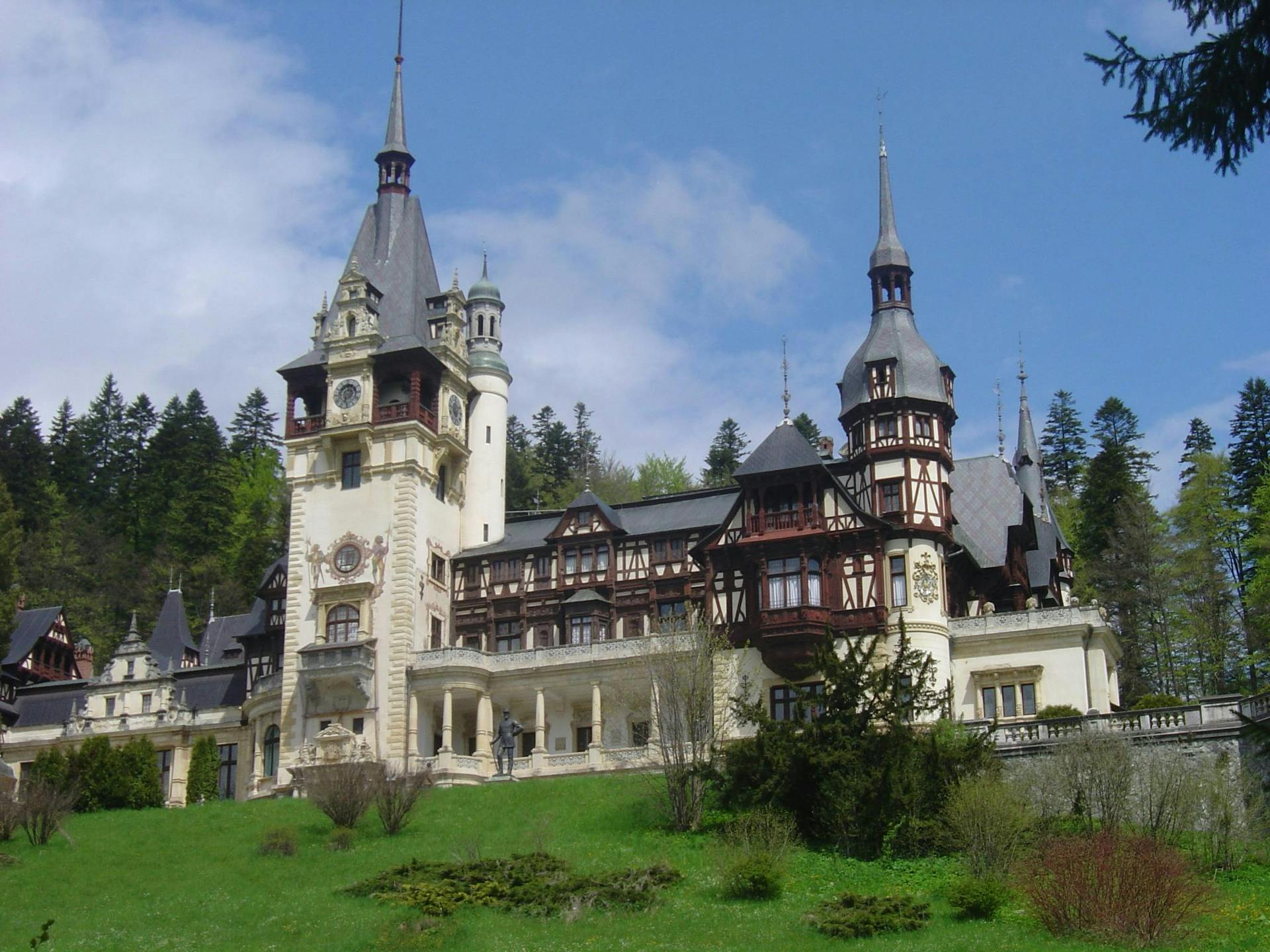 Castle Trip From Brasov: Open Group Tour To Bran Castle,  Peles Palace In Sinaia & One Fortified Church_982083