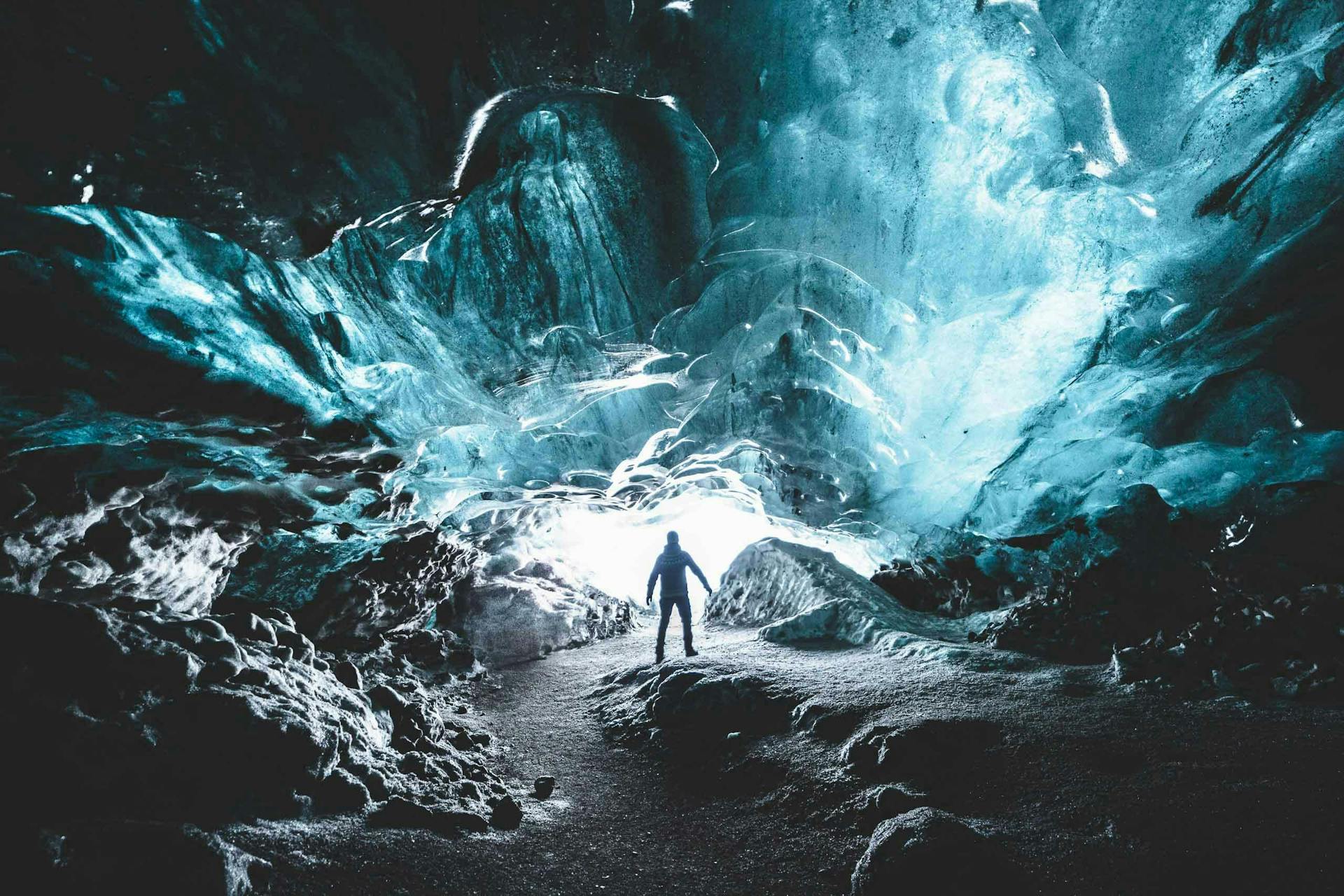 Crystal Blue Ice Cave | Supertruck From Jökulsárlón_152640