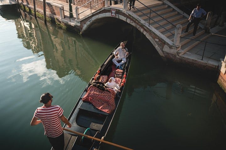 Gondola Ride With Violinist And Champagne_2248894