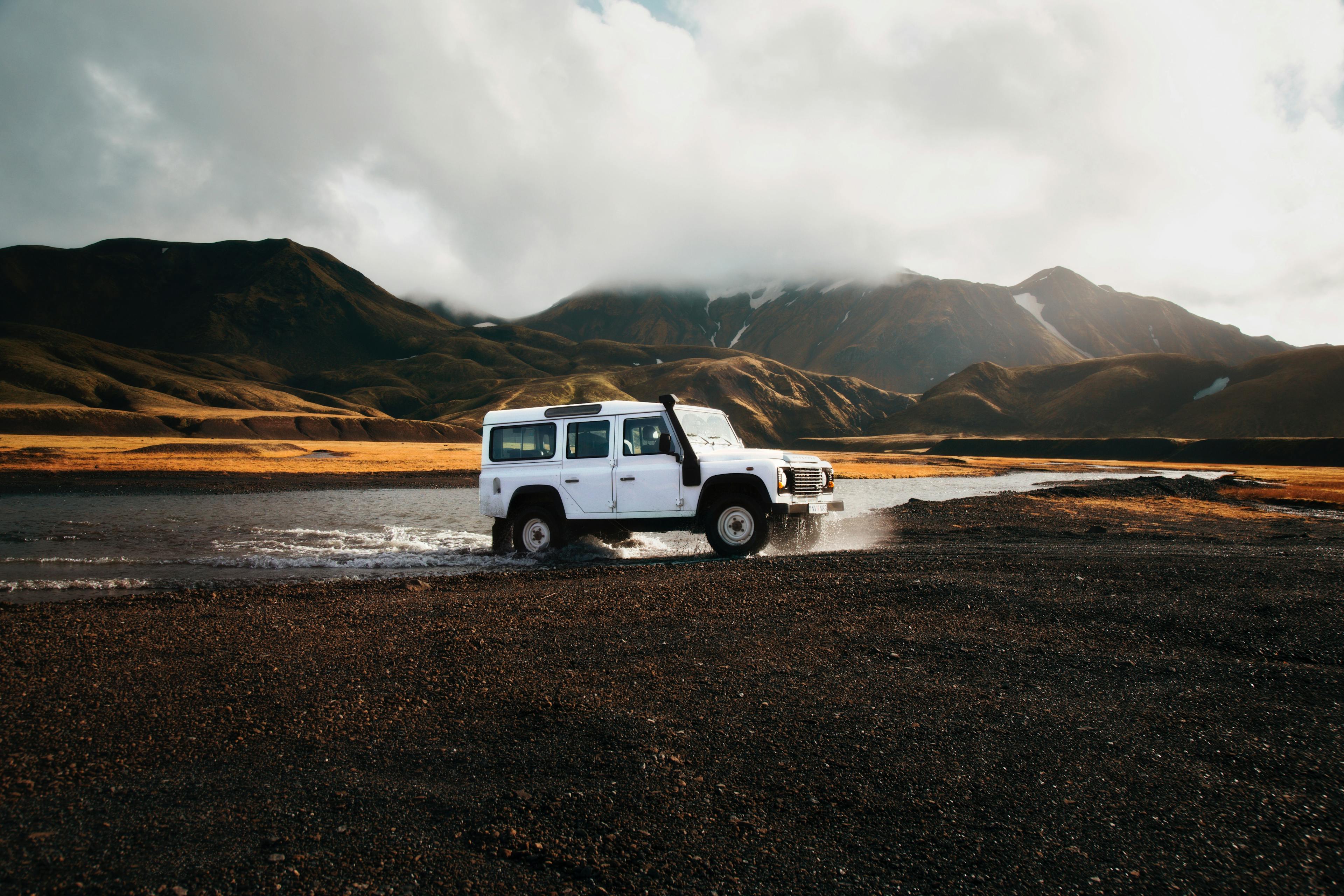 Image - 4x4 in the Icelandic Highlands