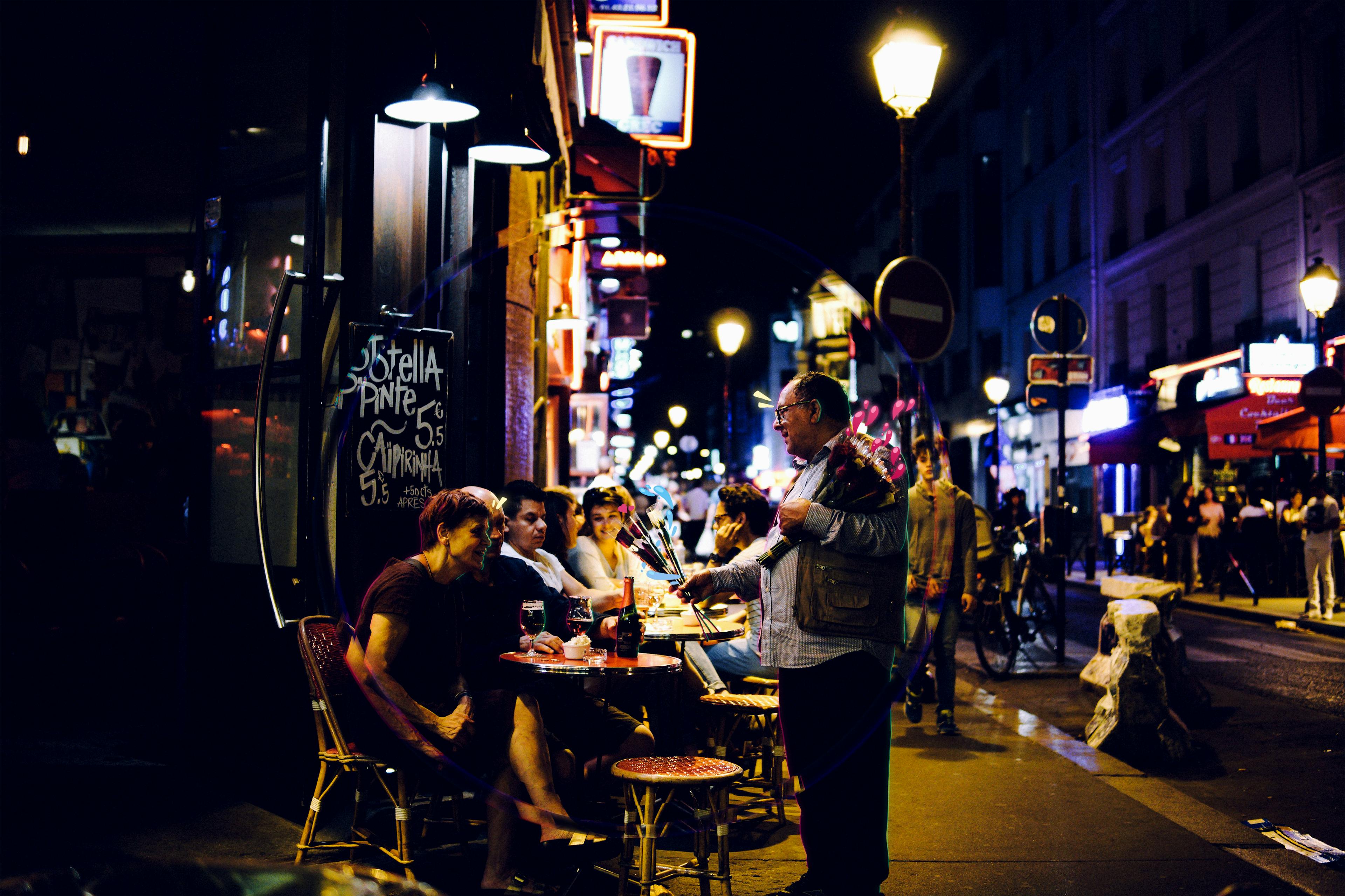 Image - Cafe in Paris at night